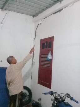 Sejumlah Rumah Warga Rusak Akibat Proyek Tol