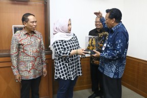 Dikunjungi DPR RI, Bupati Gresik Beberkan Pembangunan