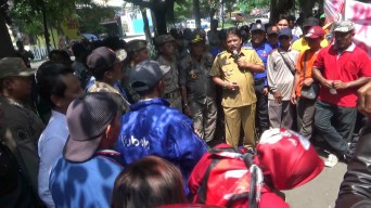 Soal Pilkades, Ratusan Warga Gelar Demonstrasi