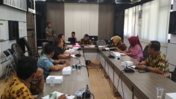 Gagal Seleksi Pegawai Kontrak, Guru K2 Wadul Dewan