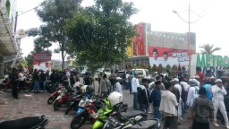 Pendukung Jokowi vs Prabowo Nyaris Bentrok di GKB