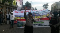 Ke Gresik, Prabowo Disambut Demonstrasi dari Pendukung Jokowi