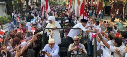 Kedatangan Khofifah-Emil Usai Pelantikan Disambut Meriah