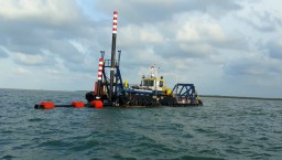 Ambil Lumpur dari Dasar Laut, Dua Kapal Diamankan