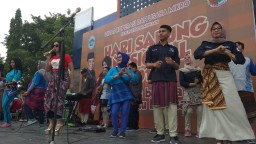 Kenalkan Sarung, Beginilah Strategi Pemkab Lamongan