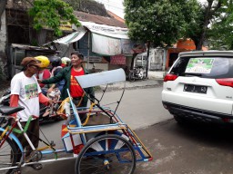 Jelang Debat, Pendukung Capres-Cawapres 01 Blusukan Sapa Masyarakat