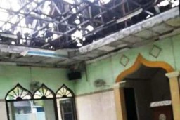Disapu Angin, Atap Masjid di Gresik Porak Poranda
