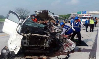 Kecelakaan di Tol Madiun, 3 Penumpang Fortuner Tewas