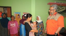 Sendirian di Kamar, Bayi di Probolinggo Diserang Kera Liar