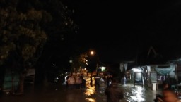 Banjir Melanda Kawasan Benjeng, Akses Jalan Tersendat