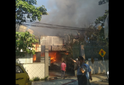 Korsleting Listrik, Gudang Konveksi di Gresik Terbakar