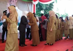 Masuk Pertama Usai Libur Lebaran, Khofifah-Emil Gelar Halal Bi Halal