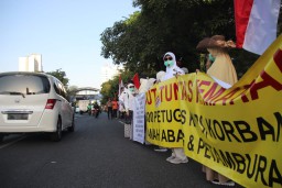 Relawan Prabowo-Sandi Gelar Unjuk Rasa di Grahadi Surabaya