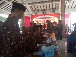 Antusias Nyoblos, Warga Rela Antri Sejak Pagi