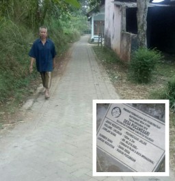 Warga Pucangsari Protes, Proyek Pavingisasi Tak Transparan