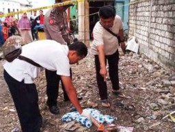 Bersih-Bersih Pekarangan, Warga Tandes Temukan Mayat Bayi