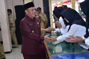 Bahagia, 50 Bidan PTT Lamongan Terima SK CPNS