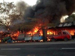 Garasi Terbakar, Enam Mobil Hangus