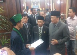 Tuntut Penyelesaian Masalah Banjir, HMI Gelar Demonstrasi Saat Pelantikan Anggota DPRD Gresik