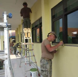 Peringati Hubungan Diplomatik, TNI dan US Navy Kerjasama Membangun Sekolahan di Gresik