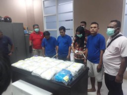 Modus Baru, Penyelundupan Sabu Kristal 25 Kg Lewat Pengiriman Furnitur dari Malaysia