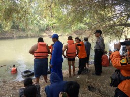 Ramai-ramai Cari Ikan, Pelajar Driyorejo Tenggelam di Sungai Kalimas dan Belum Ditemukan