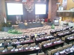 P-APBD 2019, Pendapatan Jatim Ditarget Naik Sebesar Rp 33 T