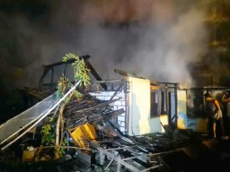 Lupa Matikan Kipas Angin, Dua Rumah di Lamongan Hangus Terbakar