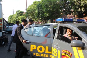 Hadir Pelantikan Dikawal Polisi, Terdakwa Mahmud Tidak Ikut Foto Bersama