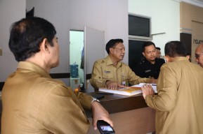 Sidak Kantor Perizinan, Bupati Temukan Kelalaian Petugas