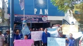 Wiji Diusulkan Wakil Ketua DPRD Lamongan, Kantor DPD PAN Disegel