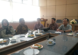 Duet Pengusaha-Rektor, Haji Sueb Bakal Maju Pilbup Gresik dari Independen