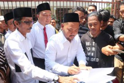 Di Gresik, Mahasiswa Demonstrasi Tolak RUU KUHP ke Kantor Bupati dan DPRD