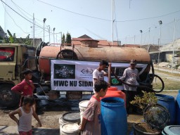 LAZIZNU Sidayu Suplai Air Bersih Gratis Desa Kekeringan