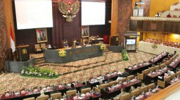 Politisi PAN Protes Gajinya Dipotong Pajak 10 Persen