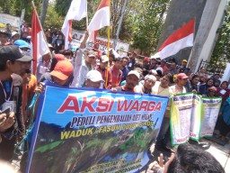 Tuntut Pengembalian Waduk Desa, Warga Kepatihan Gelar Unjuk Rasa