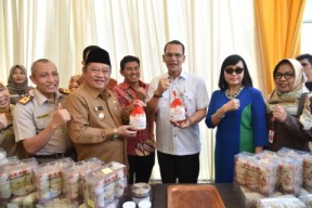 Bupati Sidoarjo Lepas 30 Ton Ekspor Ayam Karkas