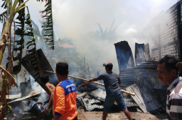 Masak Air Malah Ditinggal Jemput Anak Sekolah, Rumah di Bungah Ludes Terbakar