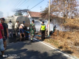 Bersumber Dari Sampah Plastik Berceceran, Warung di Gresik Ludes Terbakar
