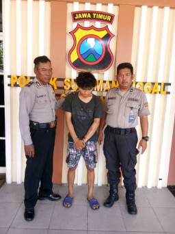 Pura-Pura Ngopi, Pulang Curi Hp