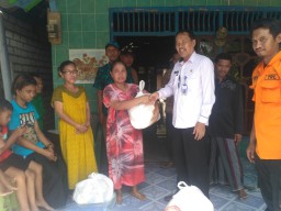 BPBD Bojonegoro Bantu Korban Rumah Roboh Akibat Hujan Disertai Angin Kencang