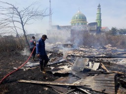 Dari Bakar Alang-Alang, Satu Rumah Warga Terbakar