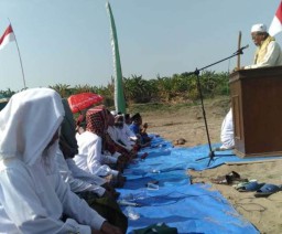 Warga dari Empat Desa di Gresik Gelar Salat Minta Hujan