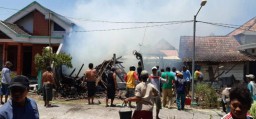 Imbas dari Pembakaran Kotoran Sapi, Rumah di Balongpanggang Ludes Terbakar