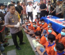 Mulai Penjaga Hingga Penyanyi Kafe Asal Pandaan Terjerat Kasus Narkoba di Gresik