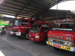 Dinas Damkar Bojonegoro Cegah Kebakaran dengan Keliling Desa