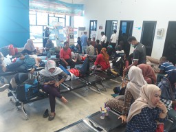 Lagi-lagi Karena Solar, Penumpang Kapal BSJ Terdampar Sejak Pagi