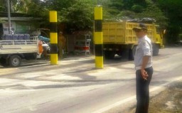 Marak Truk Melebihi Tonase, Dishub Gresik Portal Jalan Dukun
