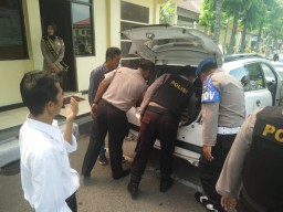 Usai Teror Bom Medan, Wakapolres Pasuruan Pimpin Pemeriksaan Pengunjung Mako Polres