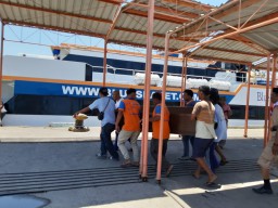 Kapal BSJ Gratiskan Penumpang Sakit dari Bawean